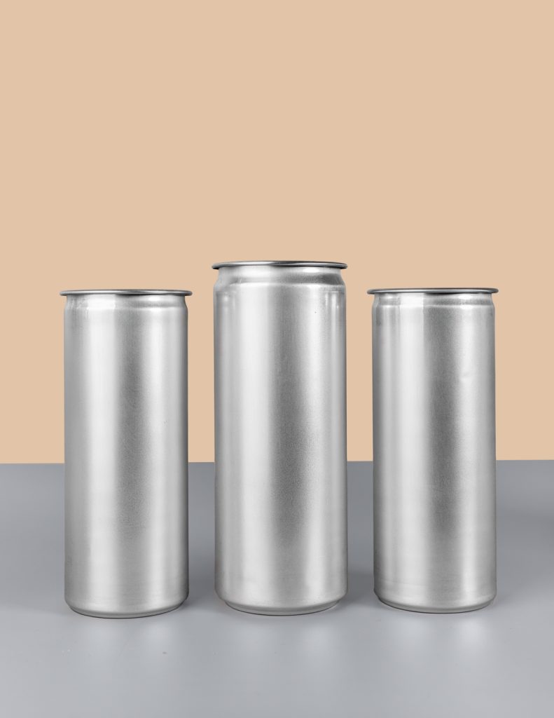 KeizerInternational-Cans-401.8×520.44-MedRes-2